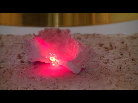 岩石の加熱・溶解・ガラス化シリーズ22 珊瑚石-ハロゲンポイントヒーターの活用法ビデオ